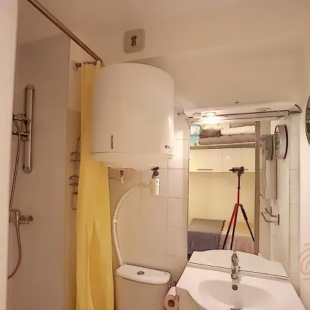 Rdc Proche Centre Et Thermes Avec Wifi - Fr-1-451-76 *